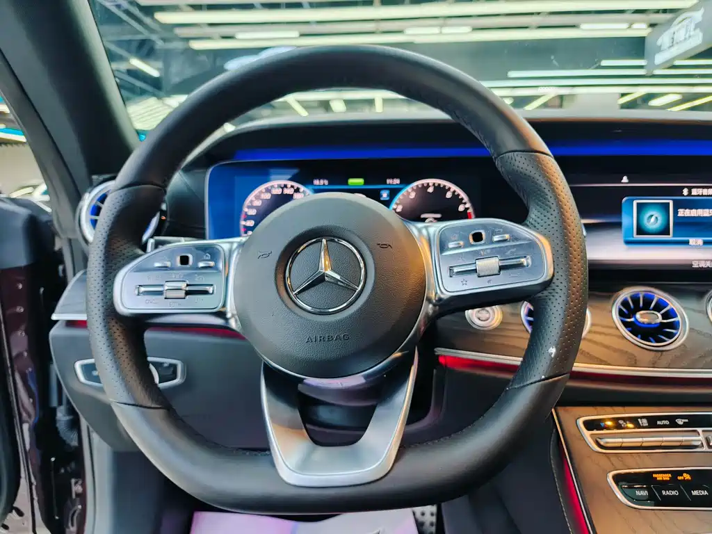 Mercedes-Benz E-Class 2020 — фото 12