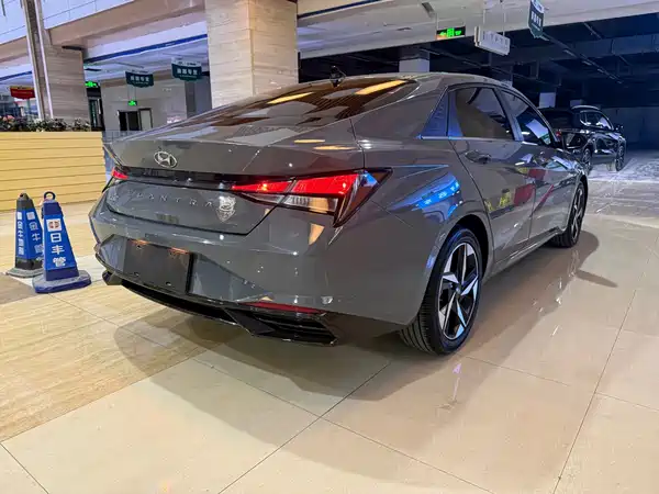 Hyundai Elantra 2023