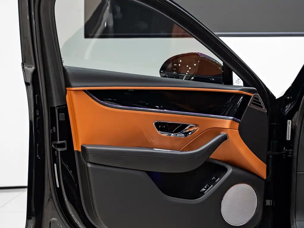 Bentley Flying Spur 2023 — фото 14