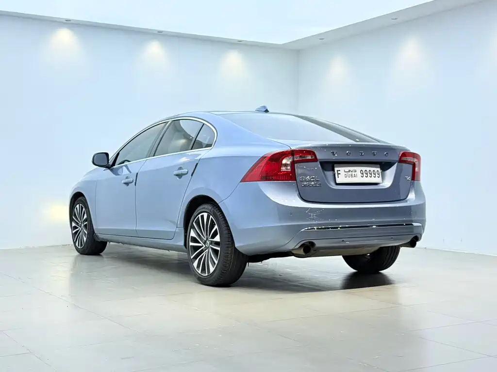 Volvo S60 2018 — фото 17