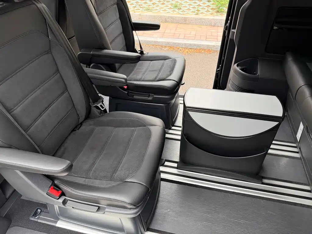 Volkswagen Multivan 2019 — фото 22