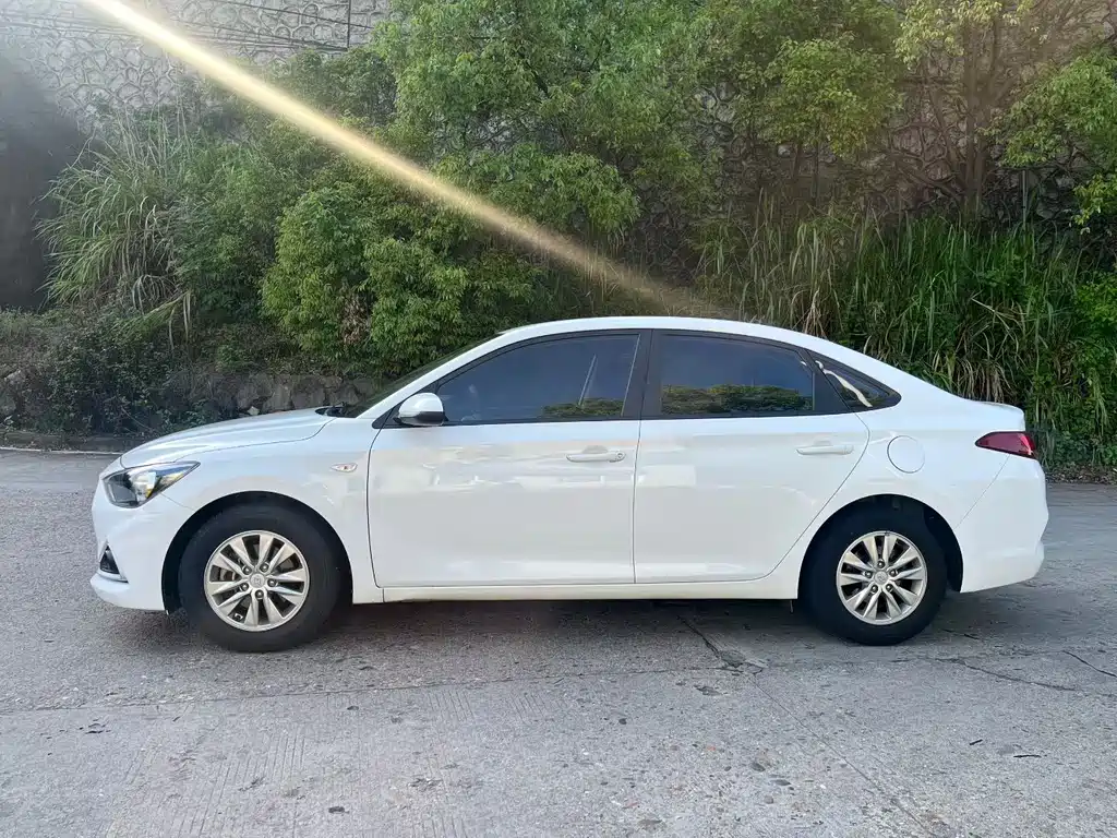 Hyundai Elantra 2019 — фото 5