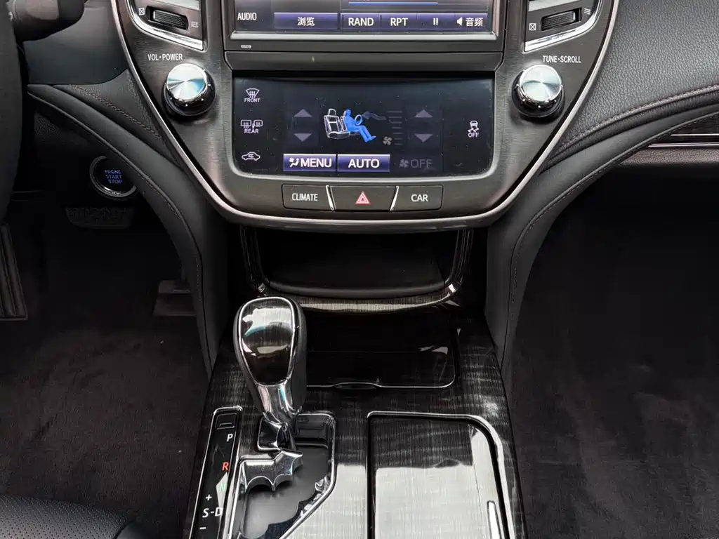 Toyota Crown 2017 — фото 14
