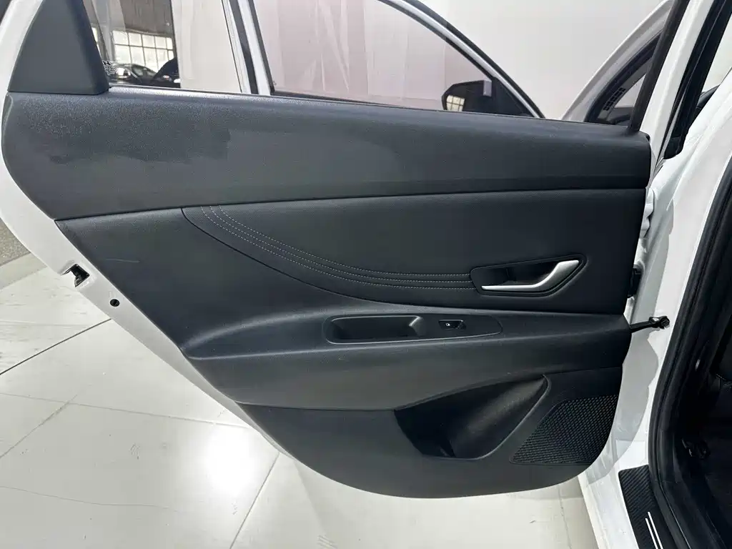 Hyundai Elantra 2022 — фото 14