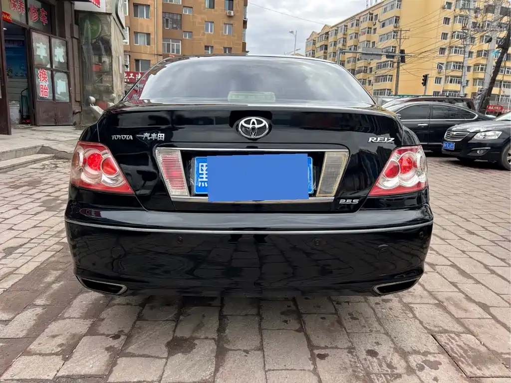 Toyota Reiz 2009