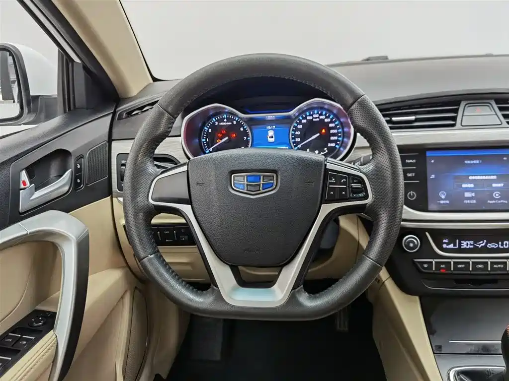 Geely Emgrand 2017 — фото 11
