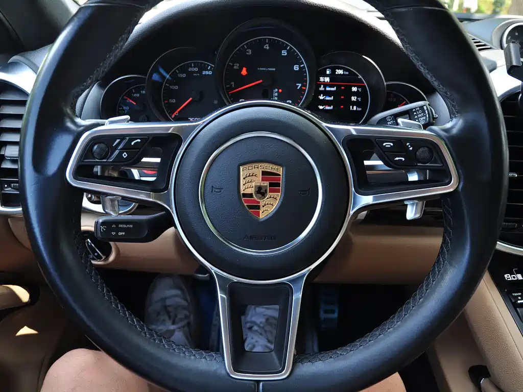 Porsche Cayenne 2017 — фото 8