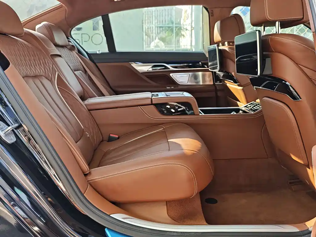 BMW 7 Series 2016 — фото 16