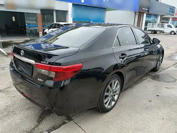 Toyota Reiz 2013