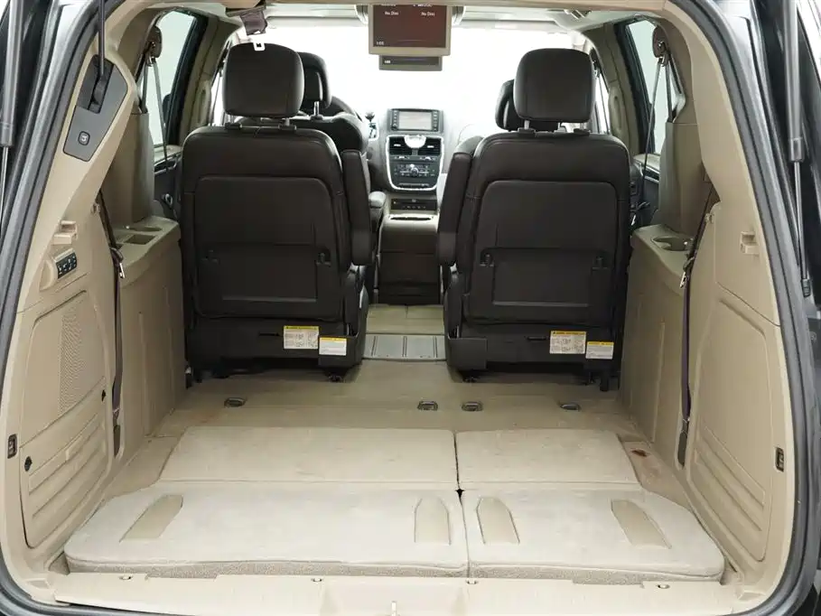 Chrysler Grand Voyager 2017 — фото 19