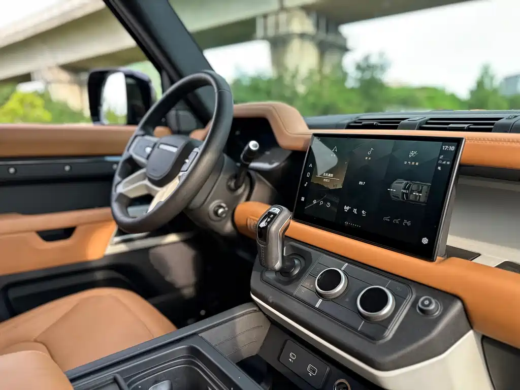 Land Rover Defender 2024 — фото 14