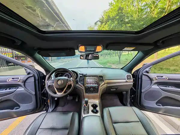 Jeep Grand Cherokee 2016
