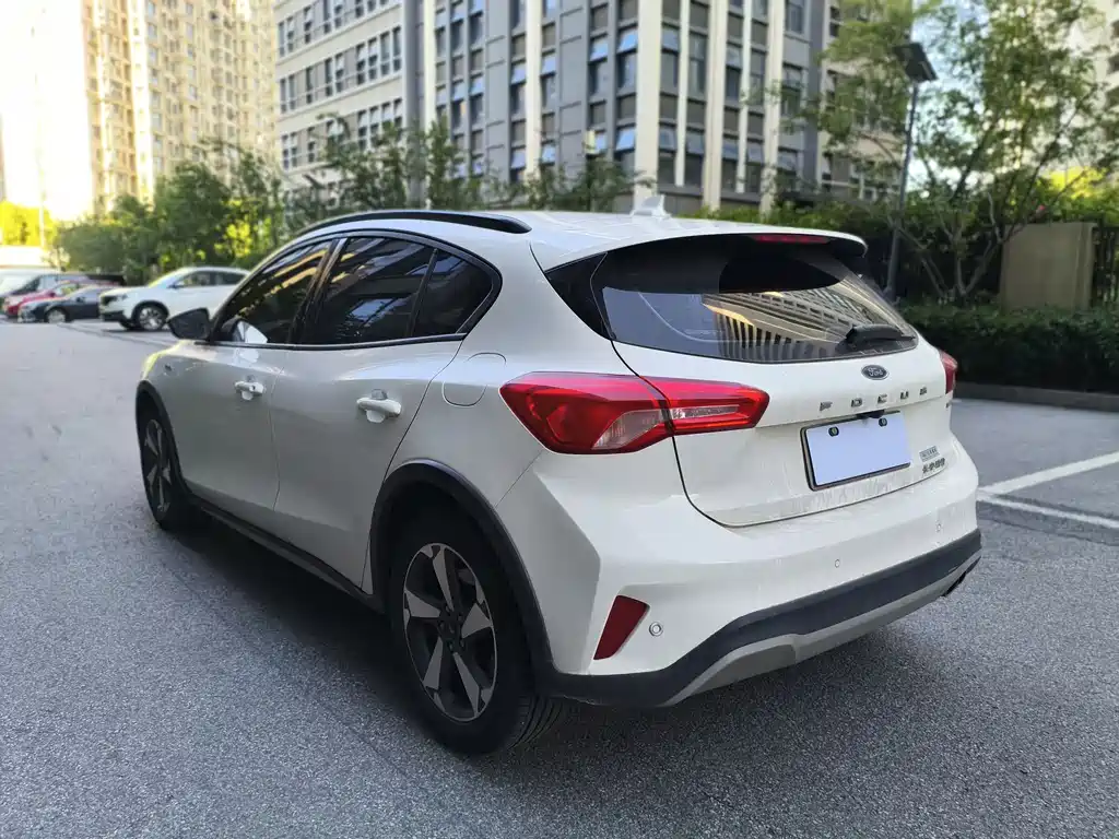 Ford Focus Active 2020 — фото 10