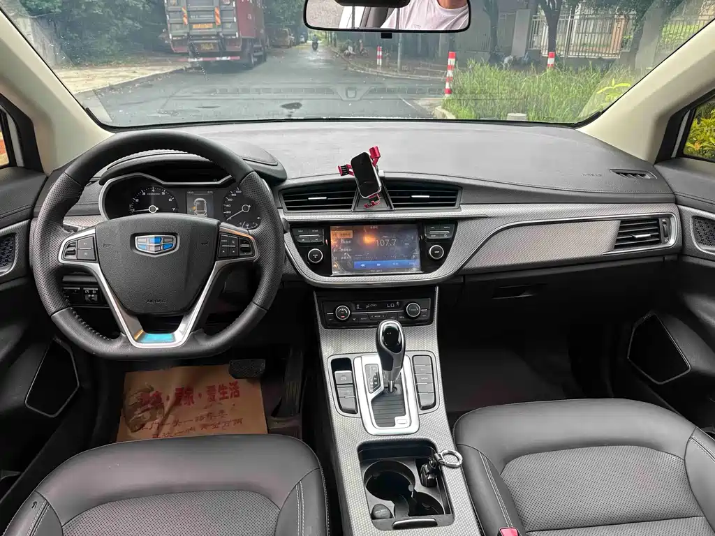 Geely Emgrand GS 2017 — фото 11