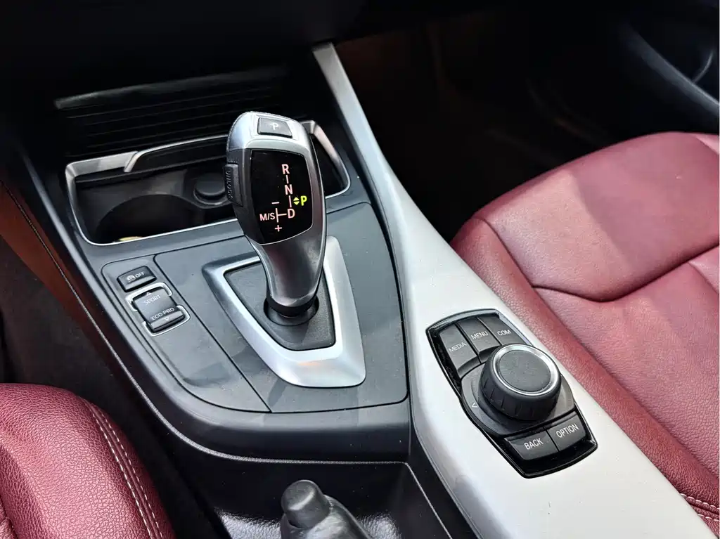 BMW 1 Series 2019 — фото 19