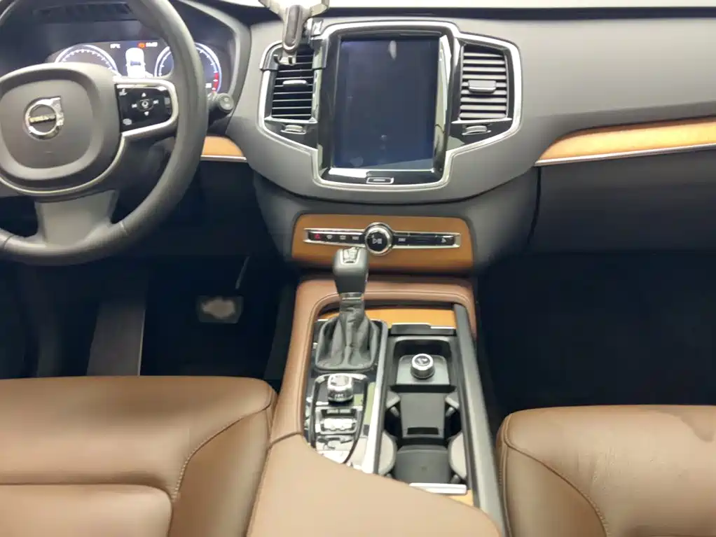 Volvo XC90 2019 — фото 15