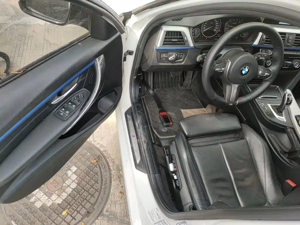 BMW 3 Series 2018 — фото 16