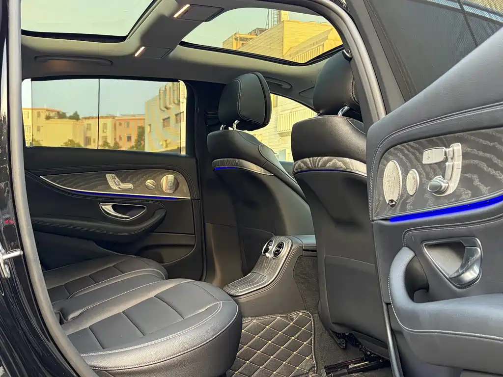 Mercedes-Benz E-Class 2022 — фото 15