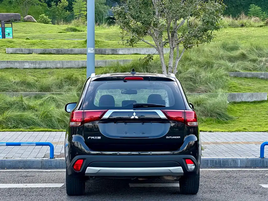 Mitsubishi Outlander 2018 — фото 5