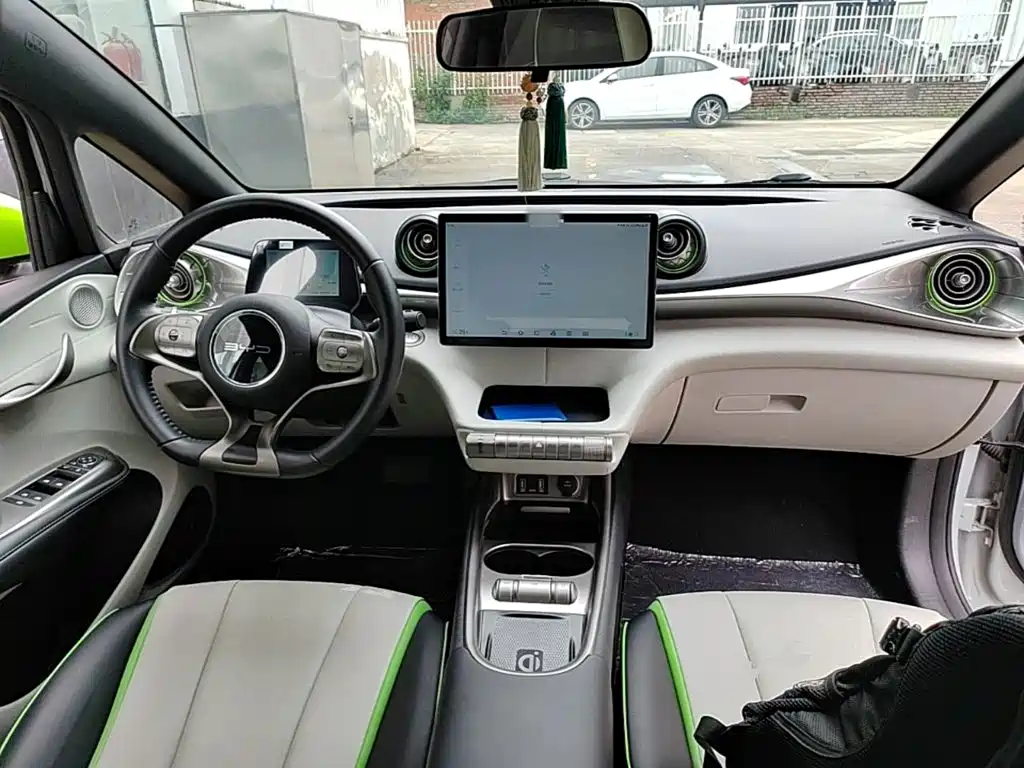 BYD Dolphin 2022 — фото 10