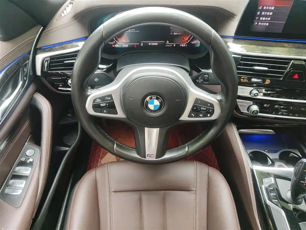 BMW 5 Series 2020 — фото 16