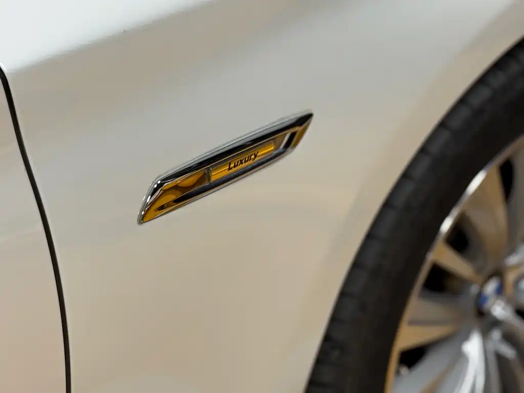 BMW 5 Series GT 2016 — фото 15