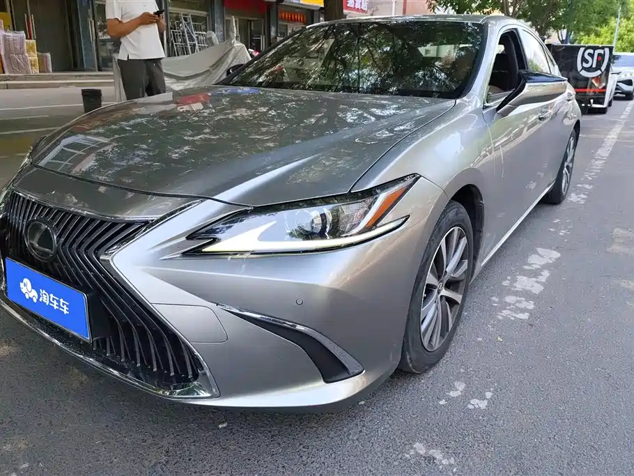 Lexus ES 2019