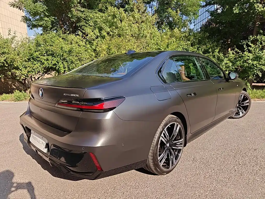 BMW i7 2025 — фото 4