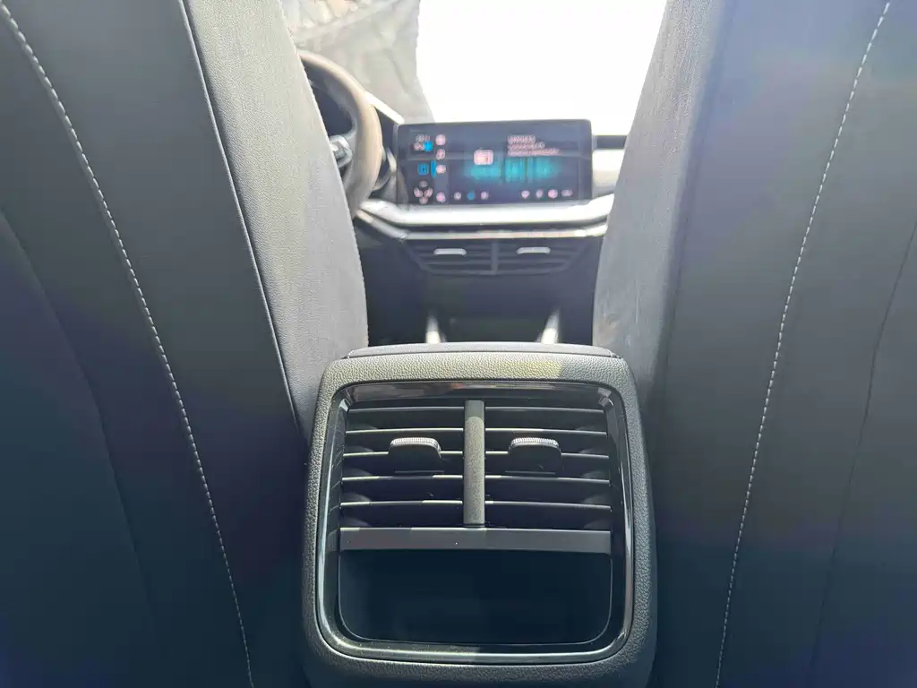 Skoda Octavia 2023 — фото 19