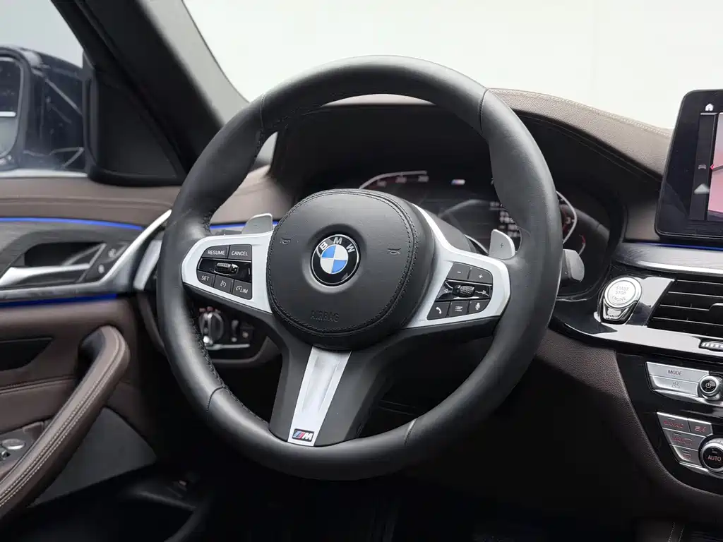 BMW 5 Series 2021 — фото 10