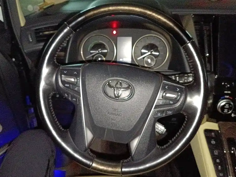 Toyota Alphard 2021 — фото 15
