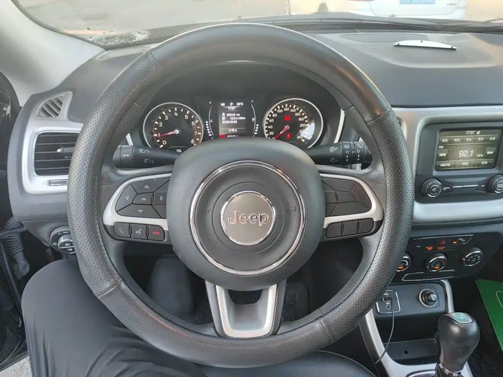 Jeep Compass 2018 — фото 3