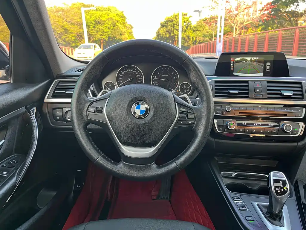 BMW 3 Series 2017 — фото 11