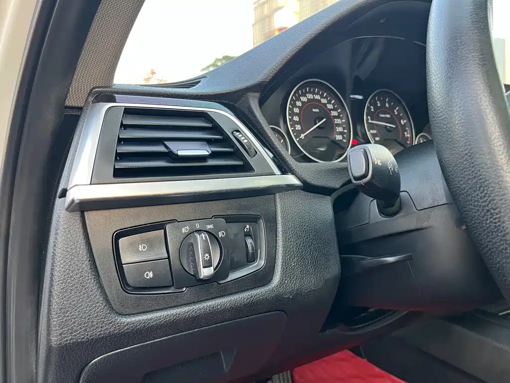 BMW 3 Series 2017 — фото 10