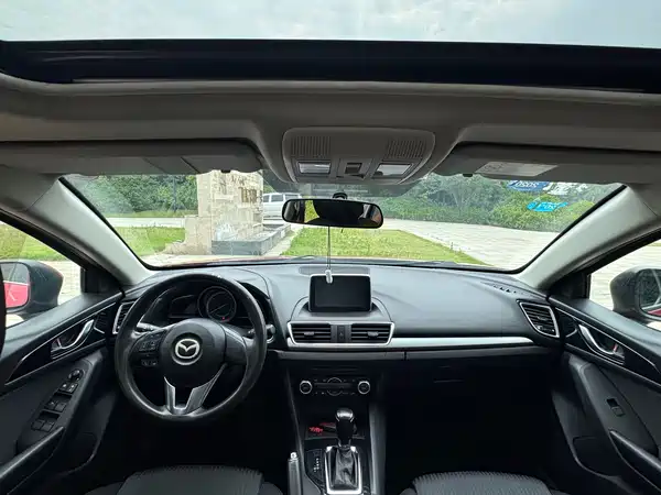 Mazda 3 Axela 2015