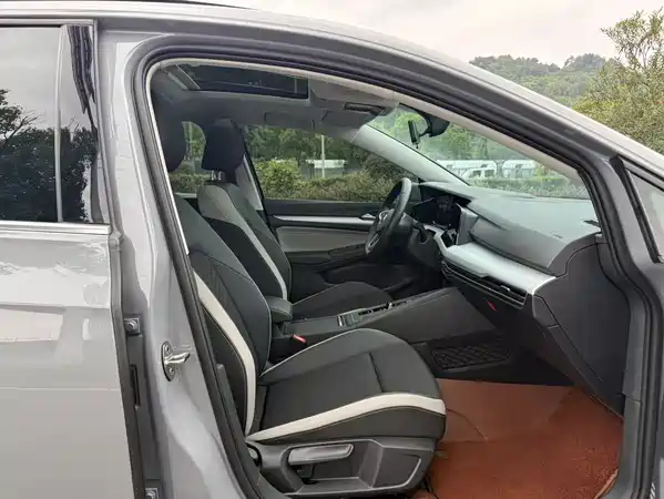 Volkswagen Golf 2021