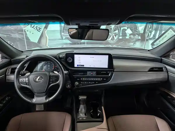 Lexus ES 2022