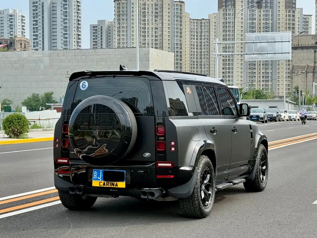 Land Rover Defender 2025