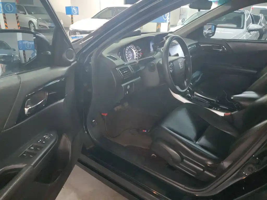Honda Accord 2018 — фото 16