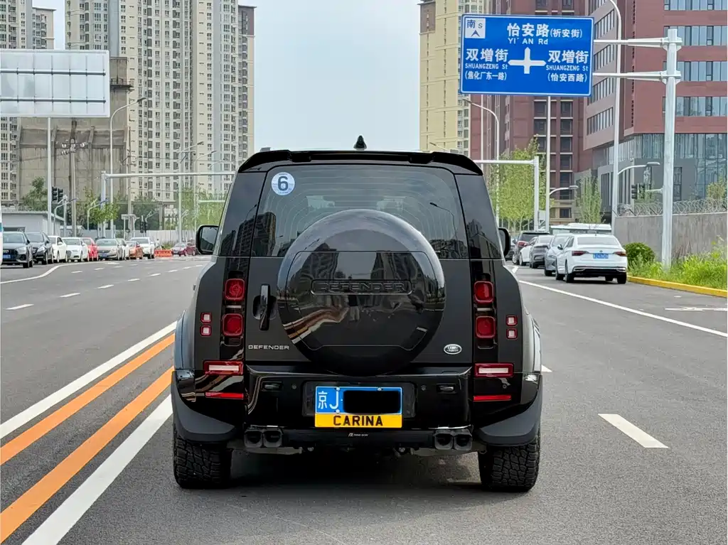 Land Rover Defender 2025