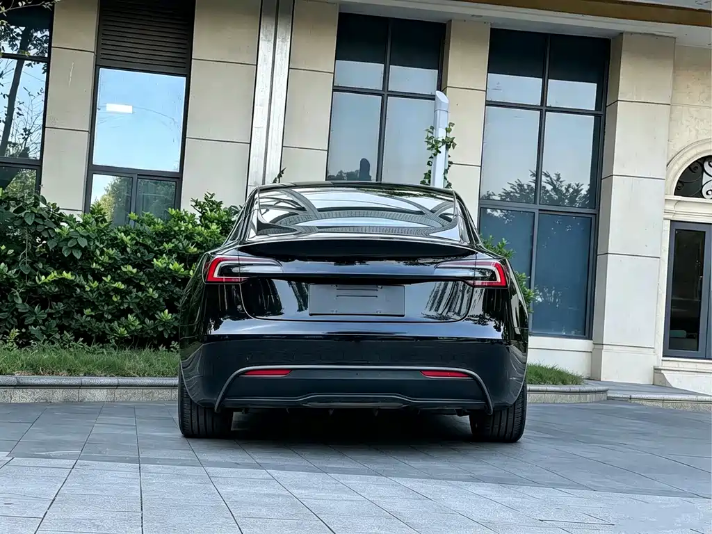 Tesla Model 3 2024 — фото 9