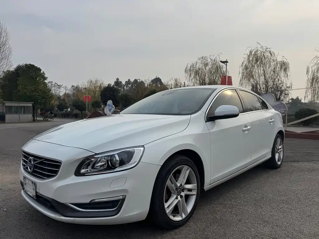 Volvo S60 2016 — фото 1