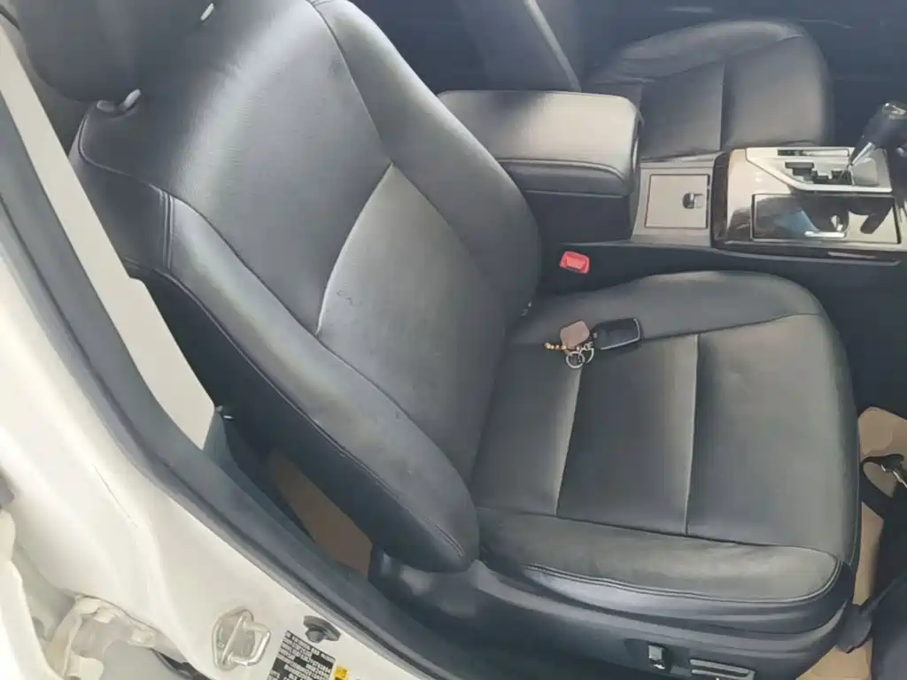 Toyota Camry 2015 — фото 25