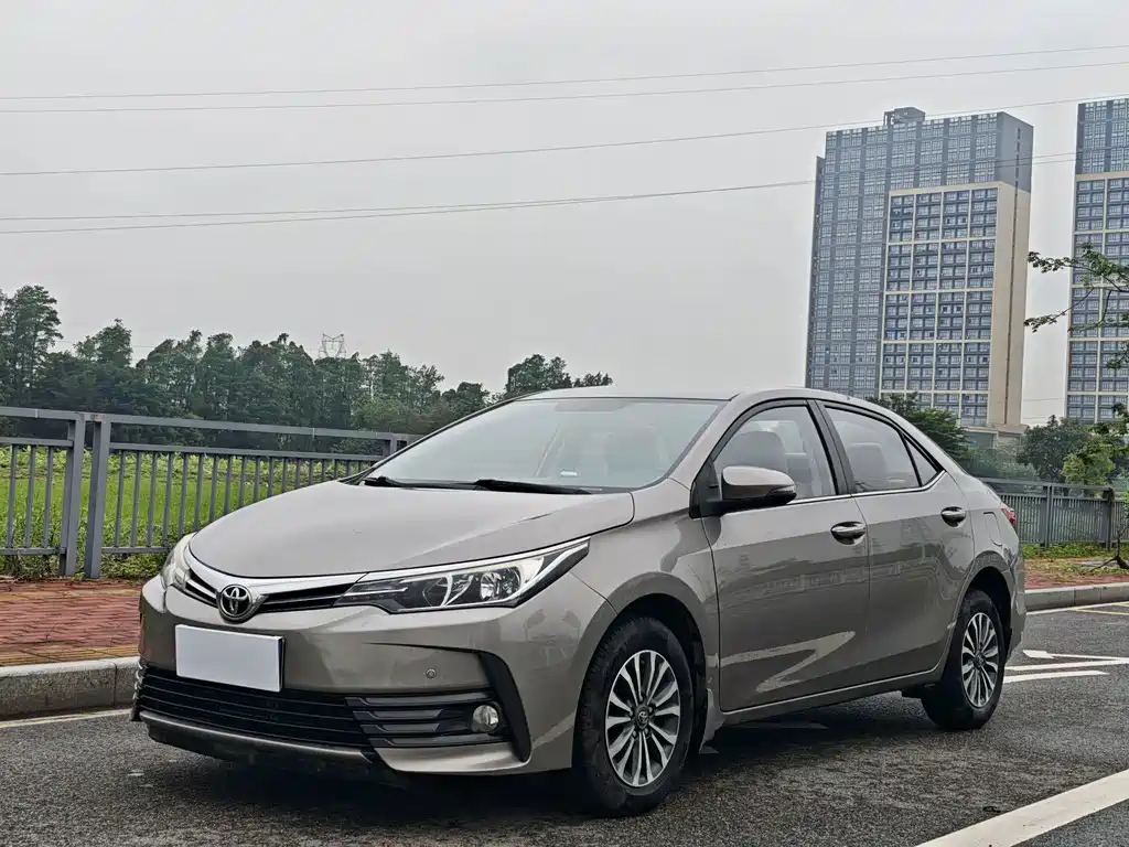 Toyota Corolla 2018 — фото 1