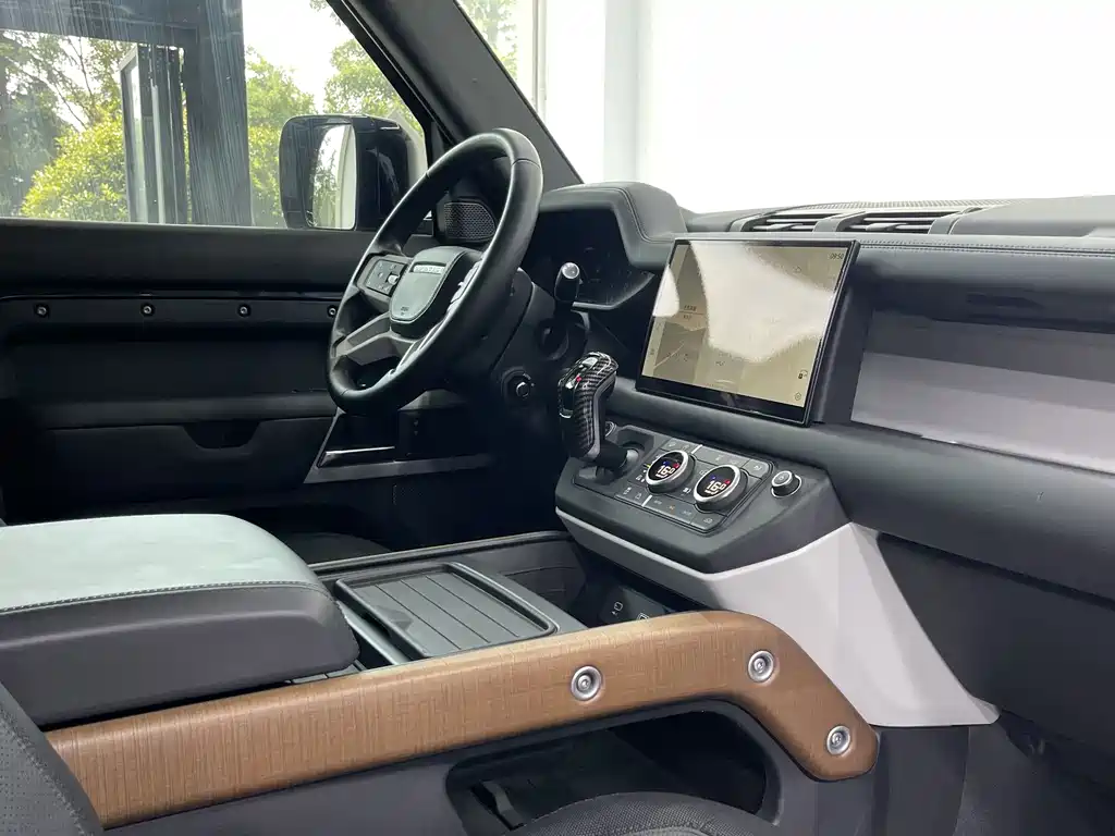 Land Rover Defender 2022 — фото 12