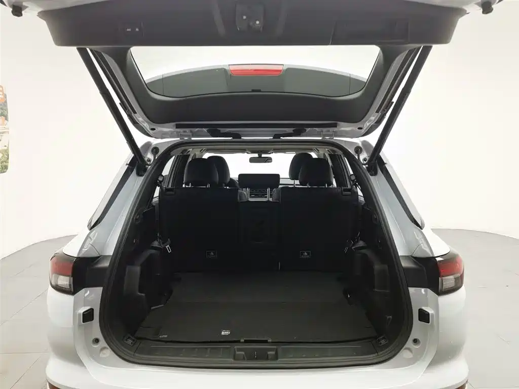 Mitsubishi Outlander 2023 — фото 16