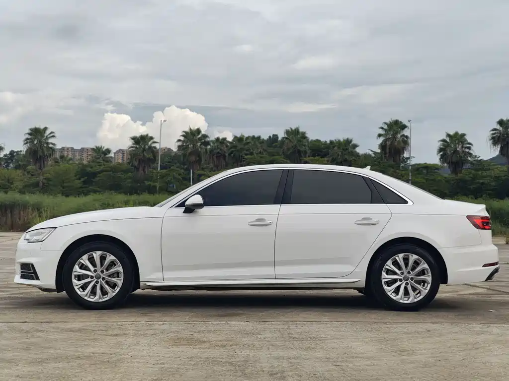 Audi A4L 2019