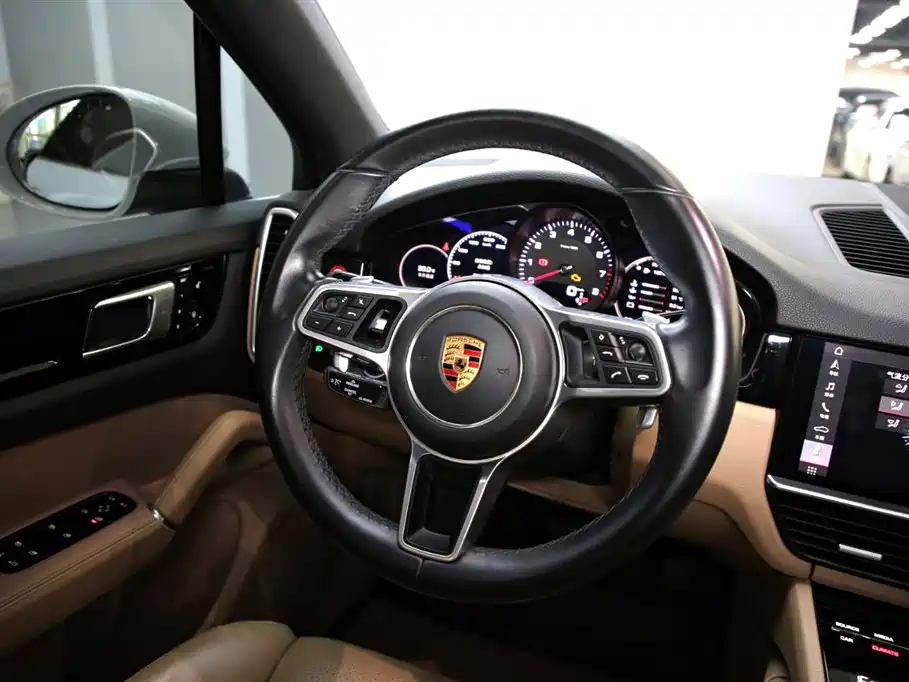 Porsche Cayenne 2018 — фото 11
