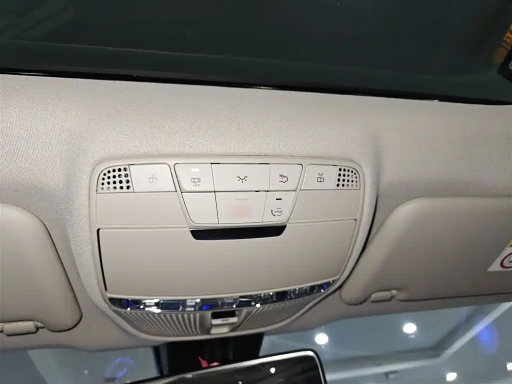 Mercedes-Benz E-Class 2023 — фото 18