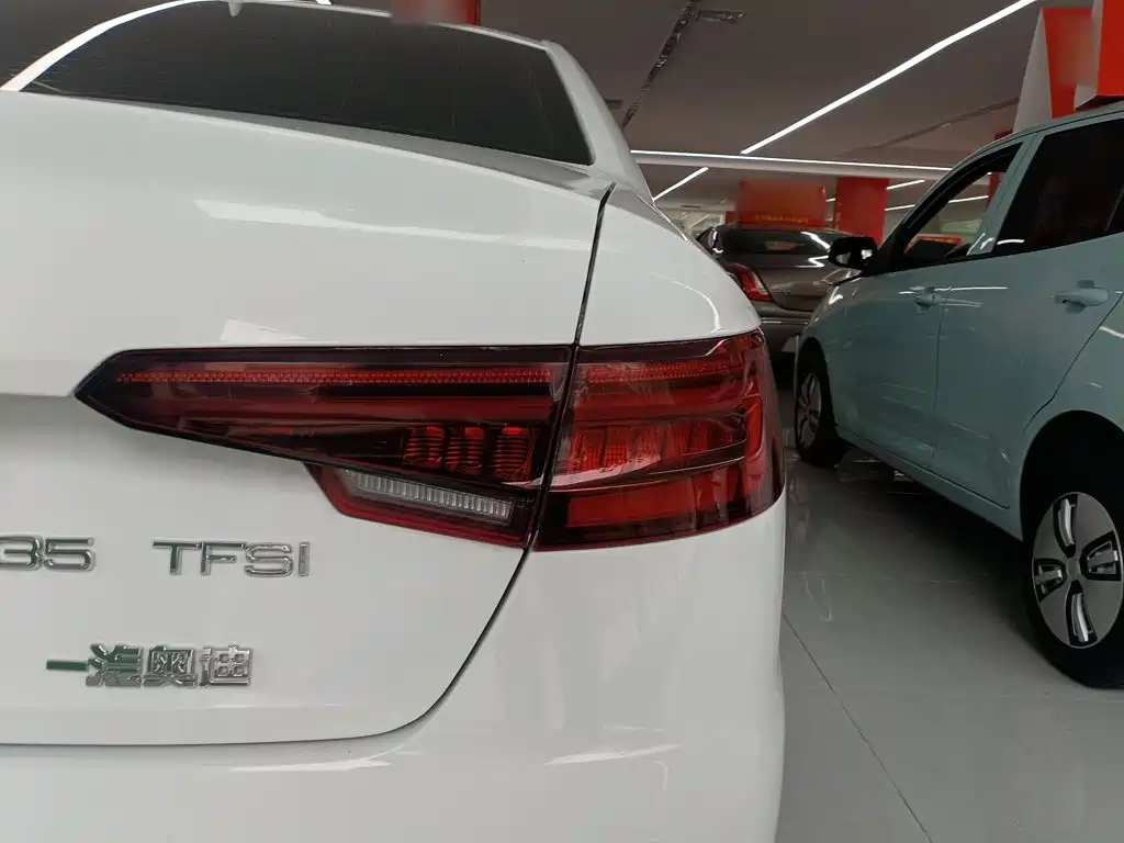 Audi A4L 2019 — фото 24
